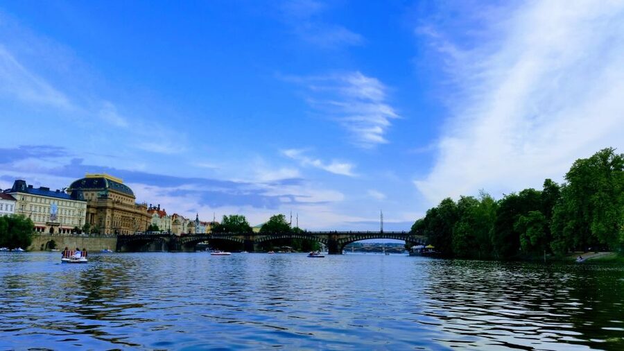 Prague: 2-Hour Lunch Cruise on the Vltava River - Buffet Lunch on the Water: How to Get the Most From It
