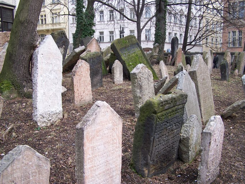 Prague: 2-Hour Old Town and Jewish Ghetto Walking Tour - From St. James to the House of the Black Madonna