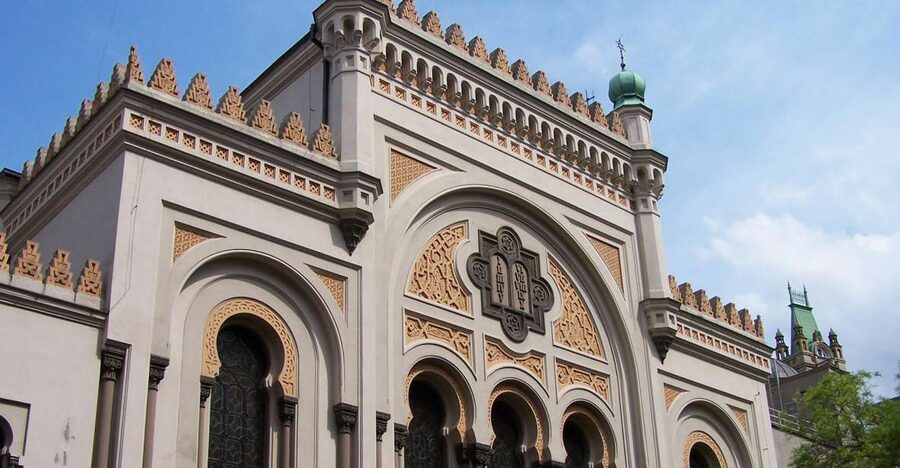 Prague: 2-Hour Old Town and Jewish Ghetto Walking Tour - Kafka stop and the smart finish at Staroměstské náměstí