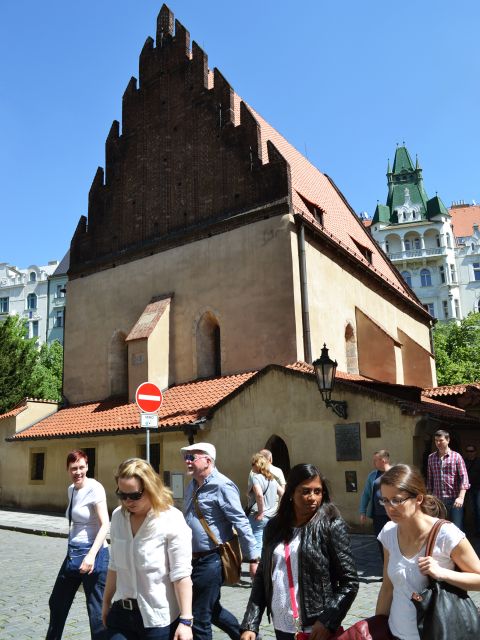 Prague: 2-Hour Old Town and Jewish Ghetto Walking Tour - Price value: $23 for a guide across a lot of stops