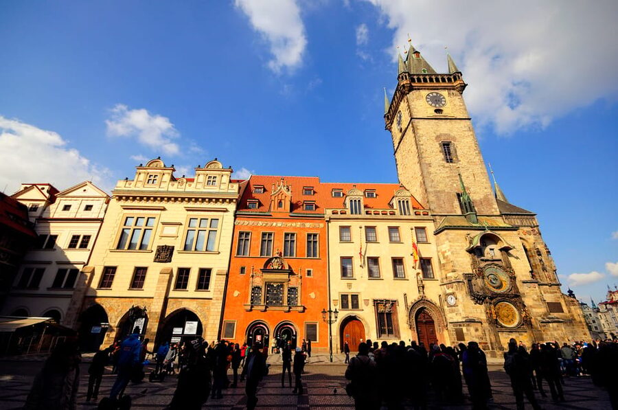 Prague: 2 hours city tour + 1 hour boat cruise - Starting at Municipal House, then getting oriented fast