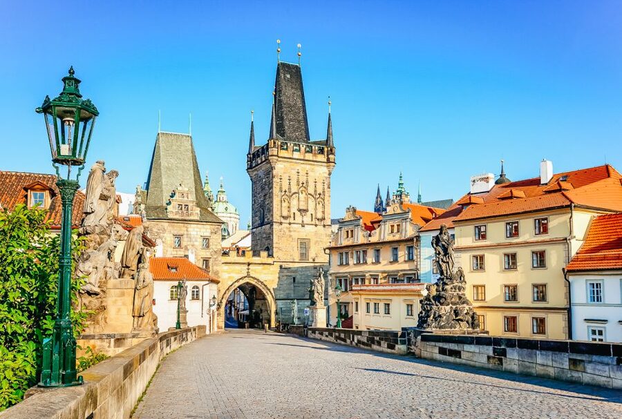 Prague: 3-Hour Beer Tour and Traditional Czech Dinner - Finding your way to Charles Bridge, then letting the night flow
