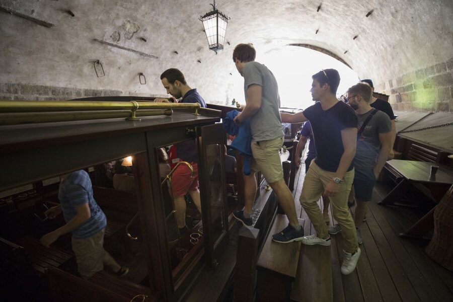Prague: 3–Hour Castle Grounds Walking Tour and River Cruise - The castle grounds walk: what you do, and what you do not do