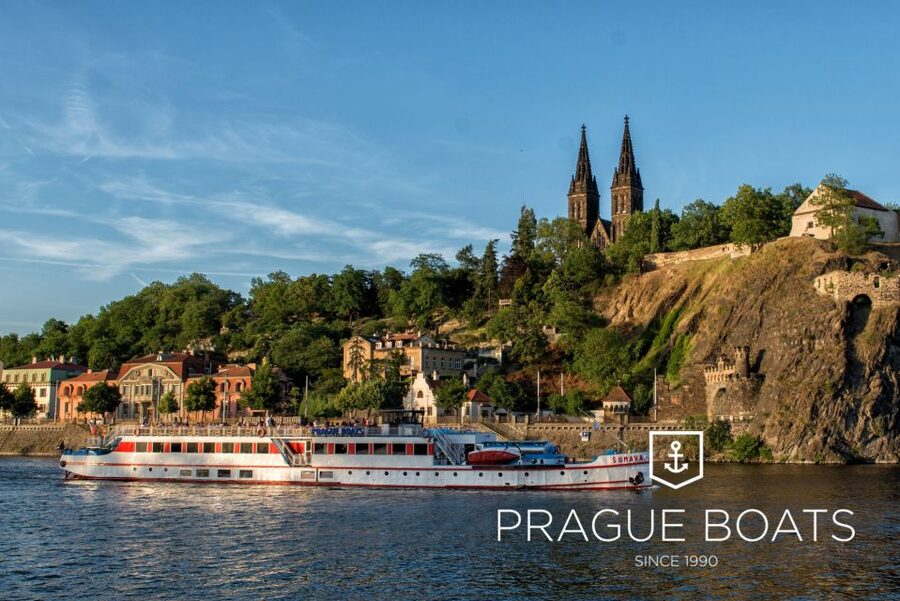 Prague: 3-hour Evening River Cruise with Dinner - Who should book (and who might not)