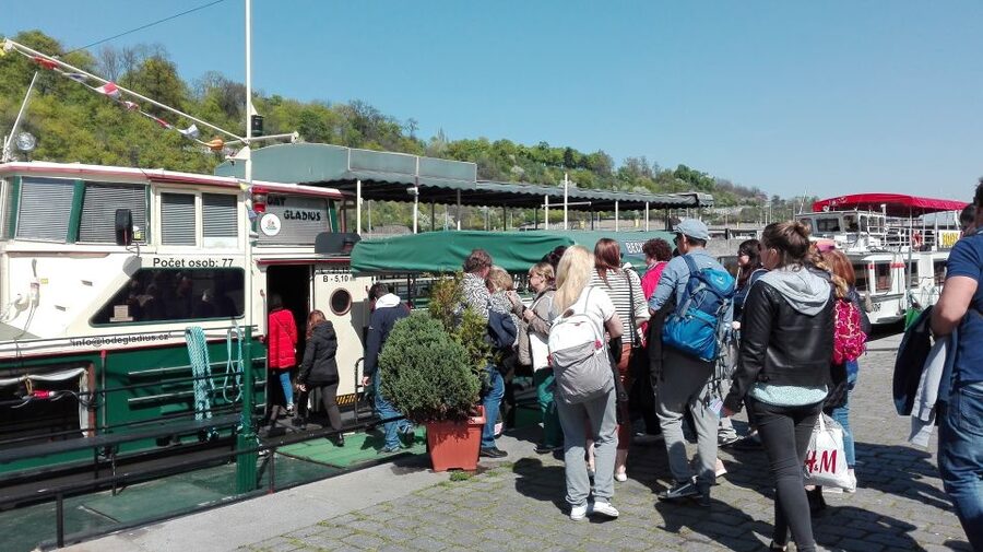 Prague: 3-hour Evening River Cruise with Dinner - Why a Vltava dinner cruise beats another night plan