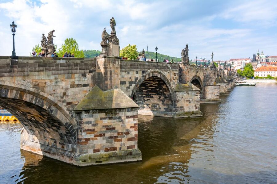Prague: 3-Hour Old Town and Prague Castle Tour in German - Clementinum, Charles Bridge, and the photo-stop rhythm