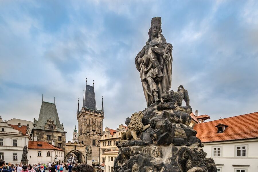Prague: 3-Hour Walking Tour of Old Town & Prague Castle - Start at Get Prague Guide, right by Old Town Square
