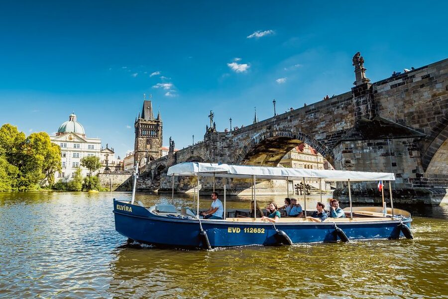 Prague: 45-Minute Sightseeing Cruise to Devil's Channel - Vltava River views: Prague Castle and Charles Bridge from water level