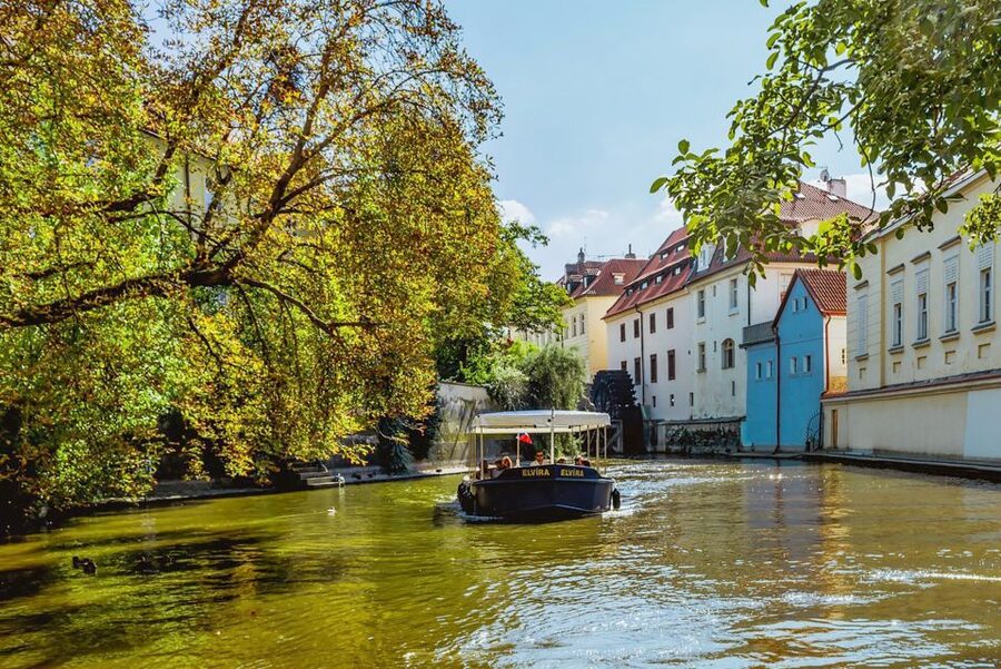 Prague: 45-Minute Sightseeing Cruise to Devil's Channel - Čertovka, the Devil’s Channel: medieval houses and millrace atmosphere up close