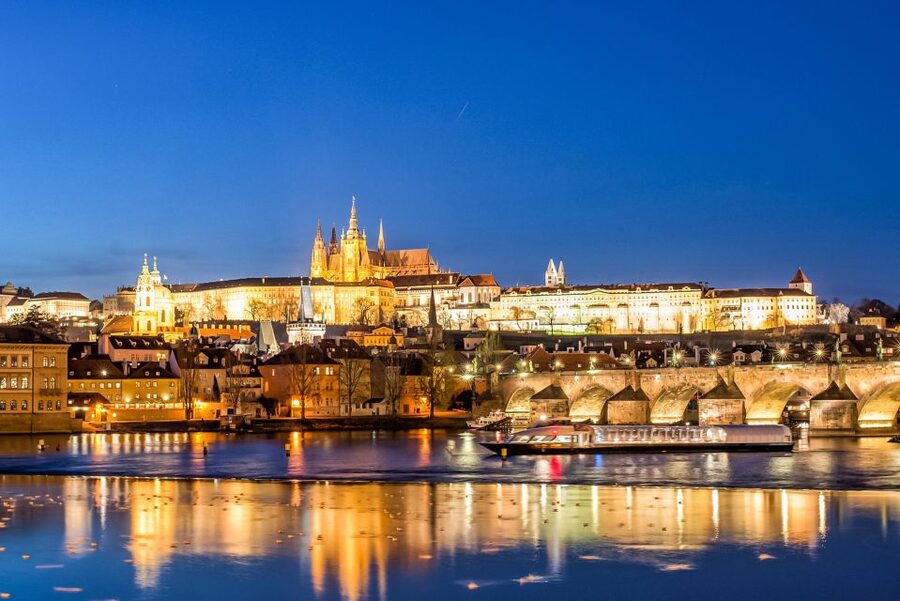 Prague: 50-Minute Sightseeing Evening Cruise - A 50-minute Prague night cruise that keeps you moving at the right pace
