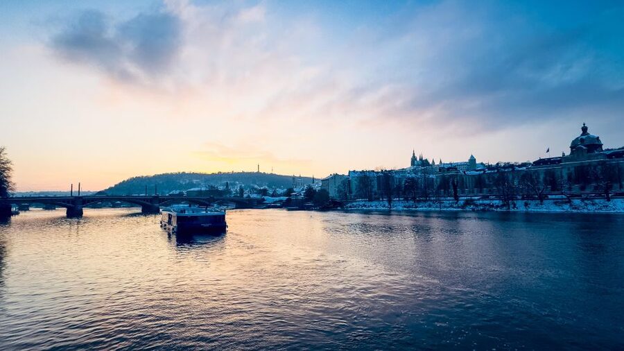Prague: 50-Minute Sightseeing Evening Cruise - Audio guidance that actually helps, plus extra language options