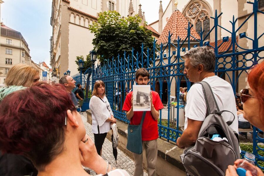 Prague: 6-Hour City Tour including Cruise and Lunch - Guides and storytelling, where the tour really clicks