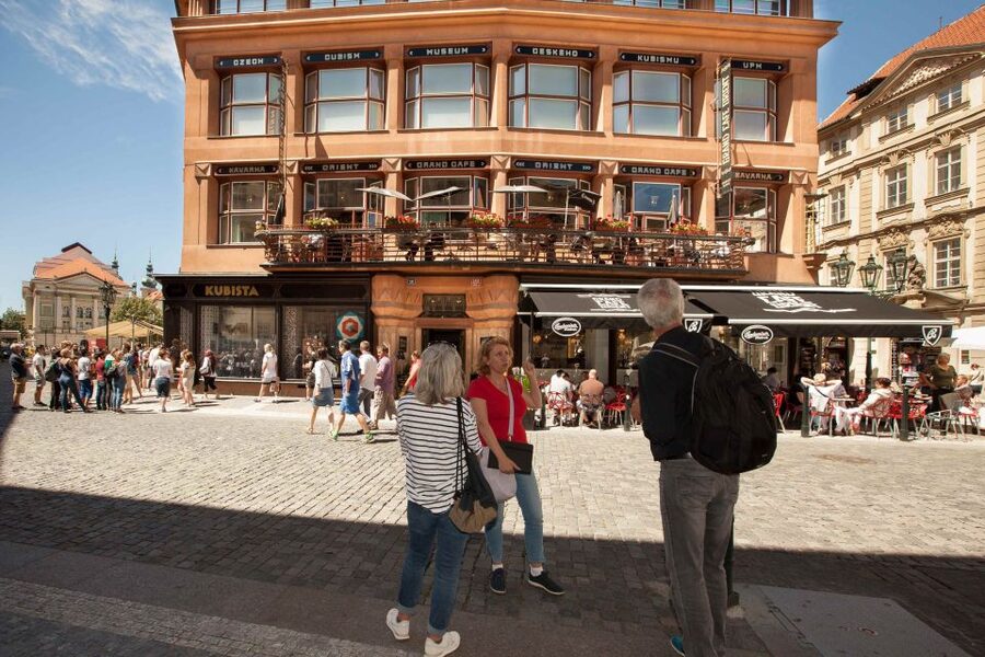 Prague: 6-Hour City Tour including Cruise and Lunch - Lunch break at a local Czech restaurant, and why it is part of the value