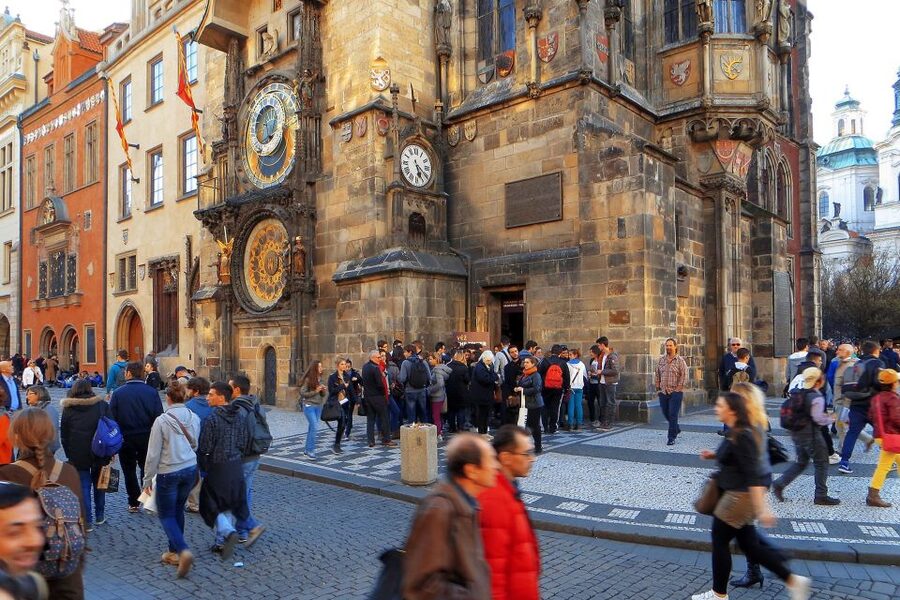 Prague: 6-Hour City Tour including Cruise and Lunch - Meeting point at Týnská 627/7, and how to start clean