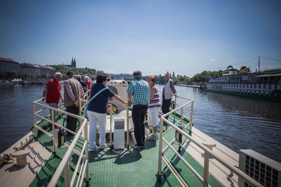 Prague: Afternoon Beer Cruise with Drinks Included - Drinks included: what you actually get, and when to use the refills