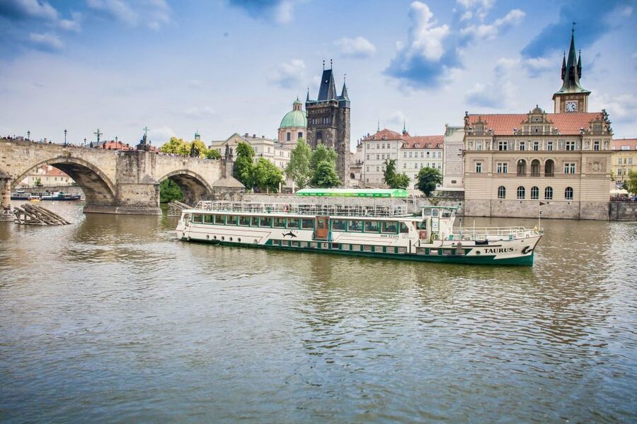 Prague: Afternoon Beer Cruise with Drinks Included - Top deck vs inside seating: where your comfort and photos work best