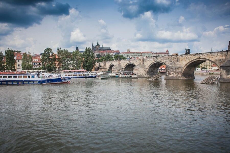 Prague: Afternoon Beer Cruise with Drinks Included - The onboard experience: music, short descriptions, and why it works for an afternoon