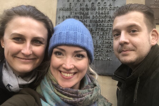 Prague: Alchemy & Dark Arts Exploration Game Tour - Antonín Dvořák statue, Čůrající postavy, and the final walk to Charles Bridge
