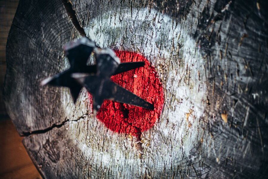 Prague: Axe Throwing Experience with Barbecue and Beer - Languages and Communication: The Instructor Factor