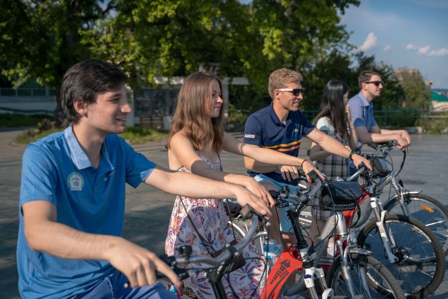 Prague: Bike or E-Bike City Tour with A Local Guide - What the guide actually does at each stop