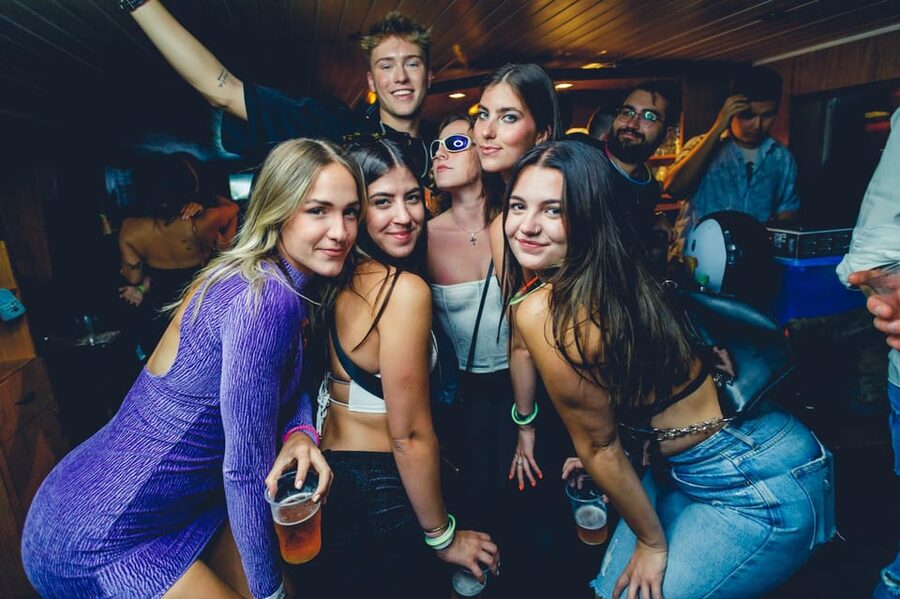 Prague: Boat Party with Unlimited Drinks & After Party Entry - Unlimited drinks: the part that can save (or cost) you money