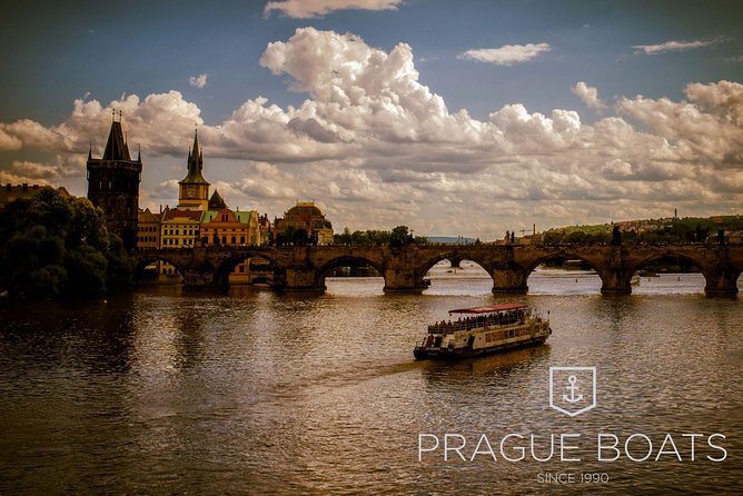 PRAGUE BOATS: 50-Minute Sightseeing Cruise - Onboard audio, Wi-Fi, and drinks: what to expect in real life