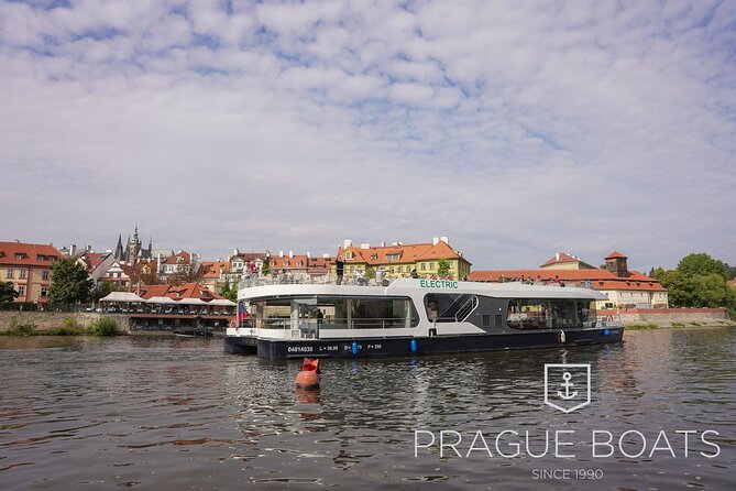 PRAGUE BOATS: 50-Minute Sightseeing Cruise - Day vs night: which time slot makes the biggest difference?