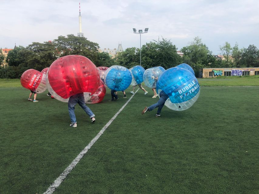 Prague: Bubbles football - Zorb Football in centrum - Meeting at the huge brown gate, then changing and warming up