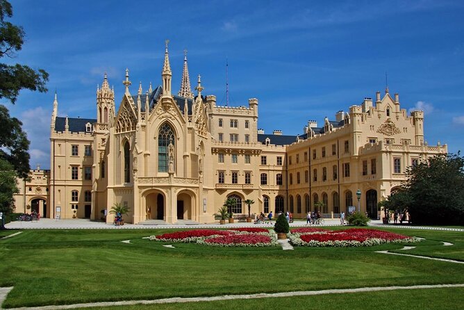 Prague-Budapest One-Way Sightseeing Day Tour - Key things that make this tour work