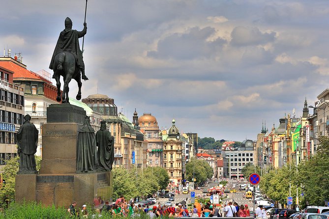 Prague: Bus Tour, Walking Tour, River Cruise and Lunch - Mala Strana lunch: a real break in a photogenic neighborhood