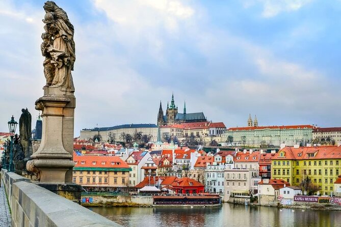 Prague: Bus Tour, Walking Tour, River Cruise and Lunch - Morning logistics: where to meet and when to show up