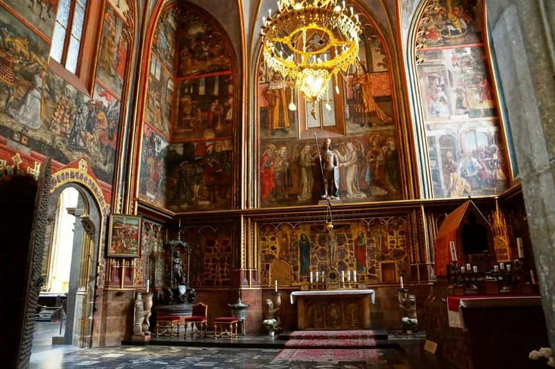 Prague Castle: 1-Hour Introduction Tour with Entry Ticket - The Old Royal Palace: The One Detail That Changes Your Photos
