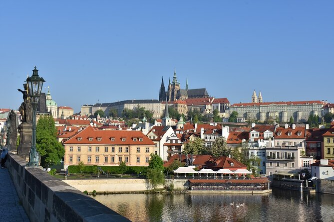 Prague Castle: Admission Ticket With Bus Transfer And Audioguide - How long should you plan on-site?