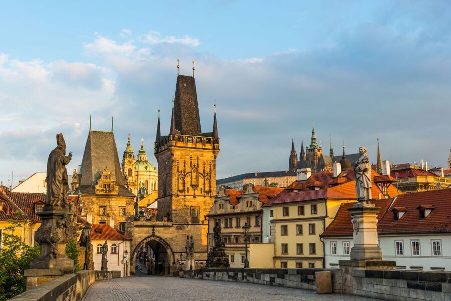 Prague: Castle and Jewish Quarter Tour - Practical tips so you enjoy every stop