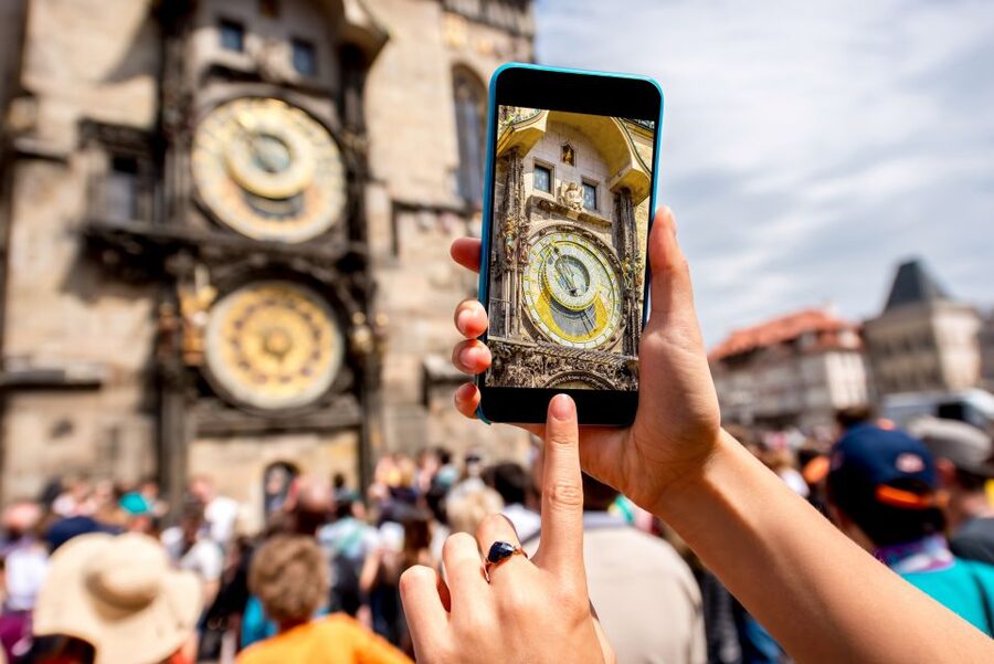 Prague: Castle and Jewish Quarter Tour - Old Town Square and the astronomical clock moment