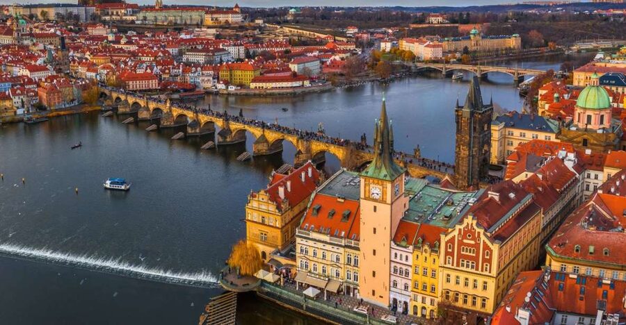 Prague: Castle and Jewish Quarter Tour with Cruise and Lunch - Who should book this tour, and who should skip it