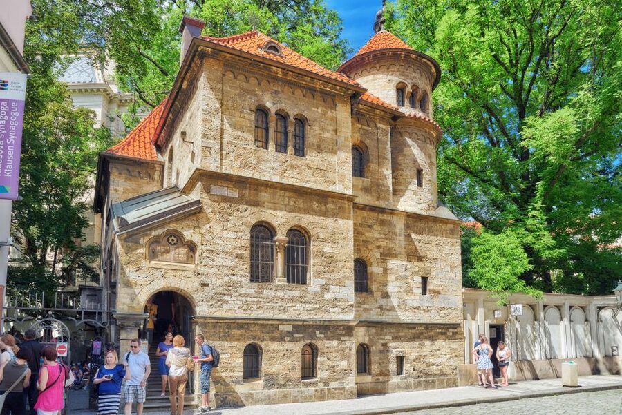 Prague: Castle and Jewish Quarter Tour with Cruise and Lunch - Lunch at a typical Czech restaurant, with beer