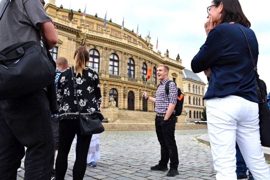Prague: Castle and Jewish Quarter Tour with Cruise and Lunch - Charles Bridge Museum and Lesser Town on foot