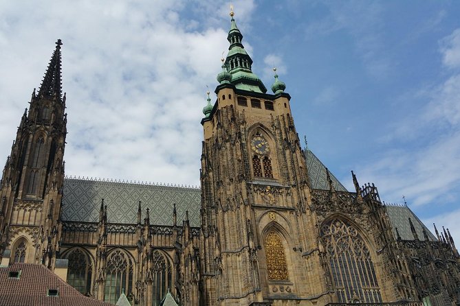 Prague Castle and Lobkowicz Palace entrance tickets - Timing and the Uphill Reality: Plan Like the Hill Wins