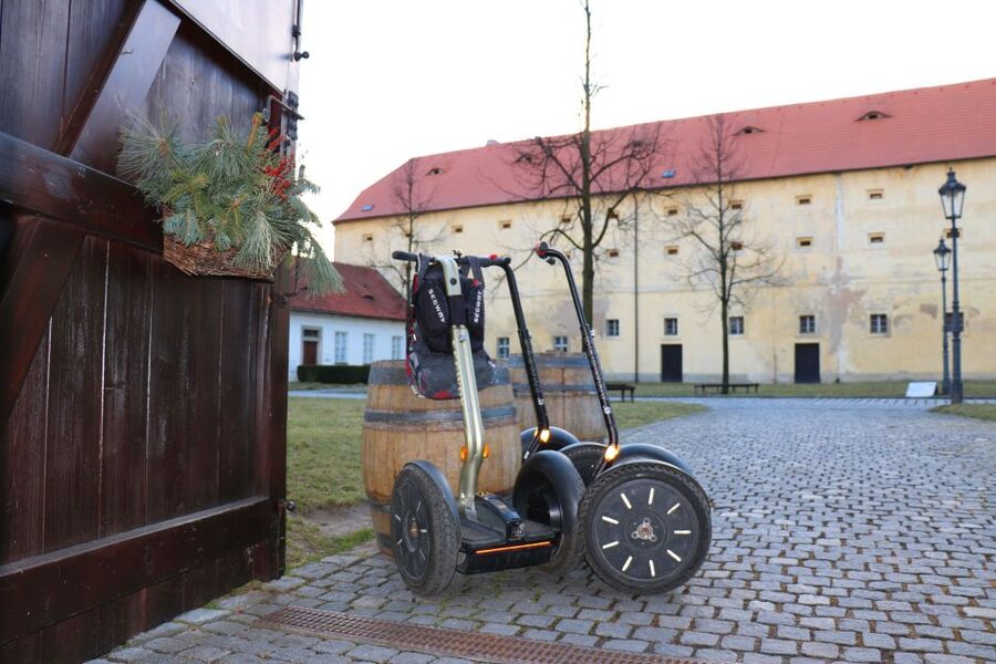 Prague: Castle and Monastery Segway Tour - Guides, languages, and how the experience stays manageable