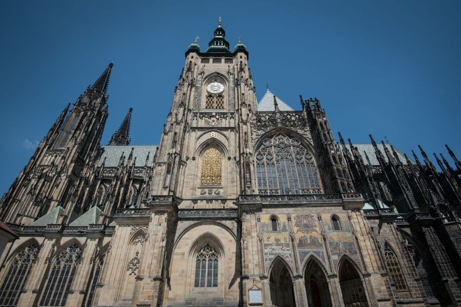 Prague: Castle Grounds & Highlights Walking Tour small-group - Walking Prague Castle Grounds Without Getting Trapped in Hours