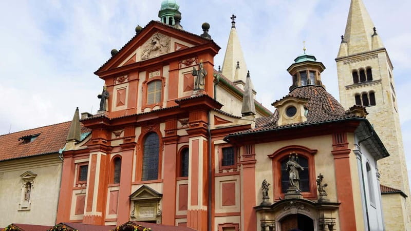 Prague Castle Interiors: Small-Group Tour with Local Guide - Golden Lane, 45 minutes for the Castle at human scale
