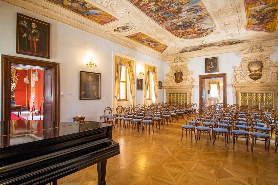 Prague Castle: Midday Classical Concert at Lobkowicz Palace - Lobkowicz Palace Concert Room: stucco ceilings and the sound you notice