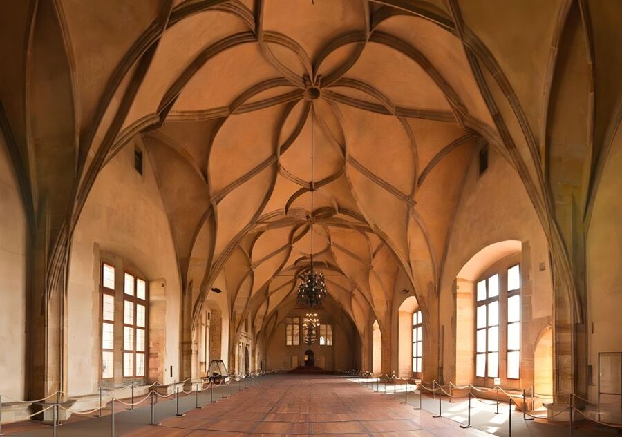 Prague Castle: Royal Palace, Cathedral, and Golden Lane Tour - Key things to know before you pick this tour