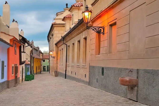 Prague Castle Skip-The-Line Ticket with Audio guide - Entering Prague Castle With Skip-the-Line That Works Best With Prep
