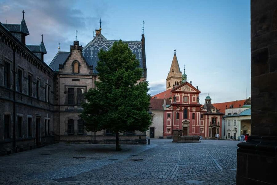 Prague Castle, St. Vitus Cathedral, Royal Palace, St. George's Basilica - Golden Lane Finish: Rudolf II’s Alchemy and Kafka’s House