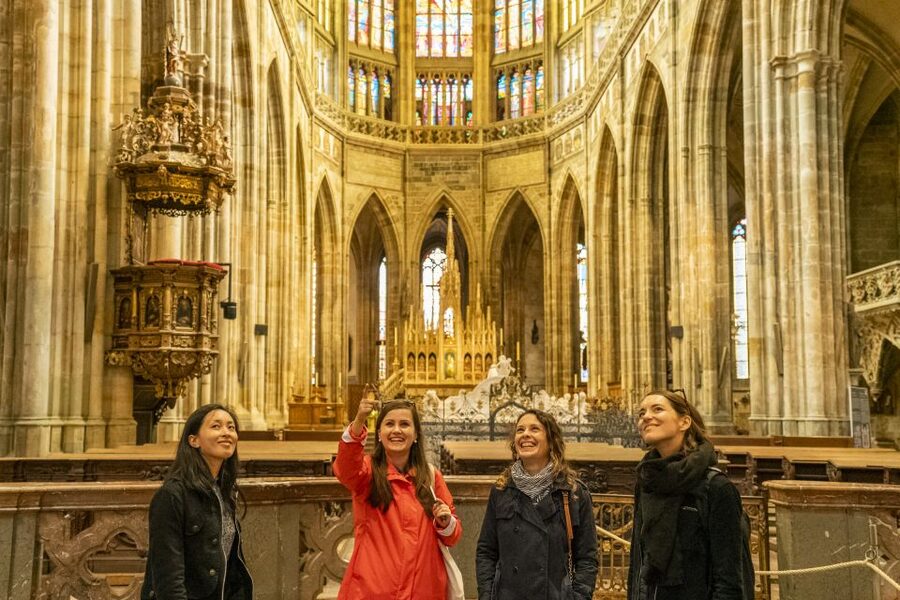 Prague: Castle Tour with Local Guide and Entry Ticket - What to Wear, How to Pace Yourself, and Who This Fits