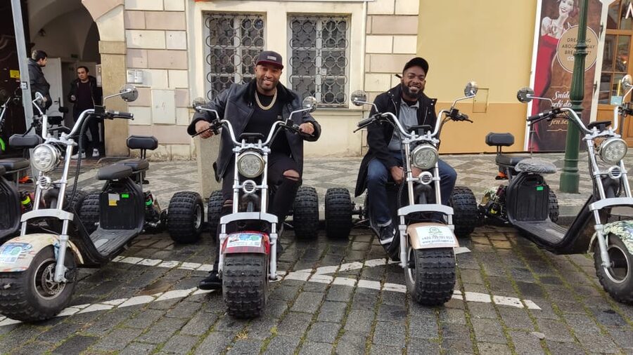 Prague: Castle Viewpoints & Charles Bridge Trike Tour - What the Guide Really Adds: Safety, Timing, and Photo Help