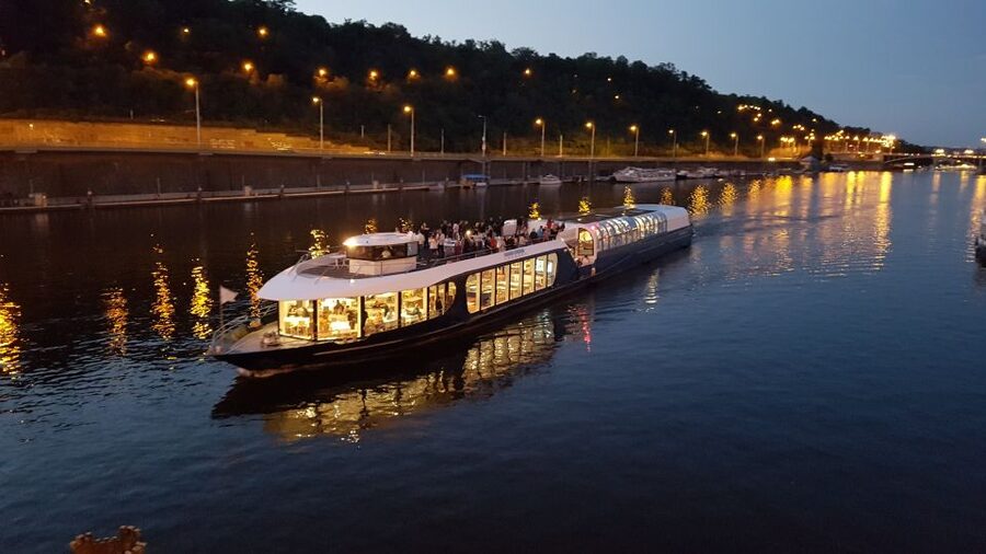 Prague: City Tour and Dinner Cruise with Hotel Pickup - Key things to look forward to
