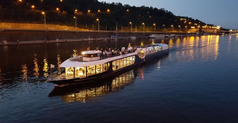 Prague: City Tour and Dinner Cruise with Hotel Pickup - Should you book this Prague night cruise?
